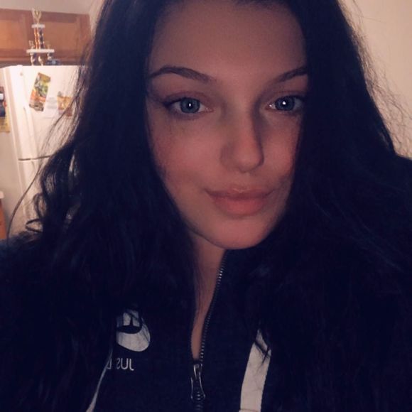 Meet your Posher, Stephanie - Picture 1 of 1